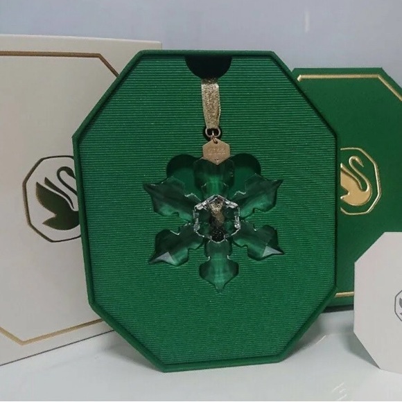COPY - Swarovski 2022 Annual Ornament - Picture 1 of 6